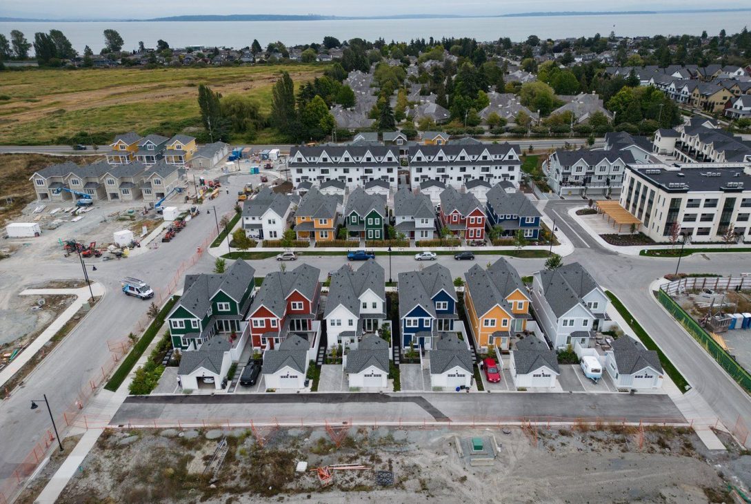 Les jeunes canadiens veulent toujours s'acheter une maison, selon un  nouveau sondage - Actualités CMT