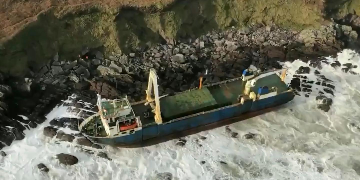 La mystérieuse odyssée du « bateau fantôme » qui s'est échoué sur les côtes  irlandaises