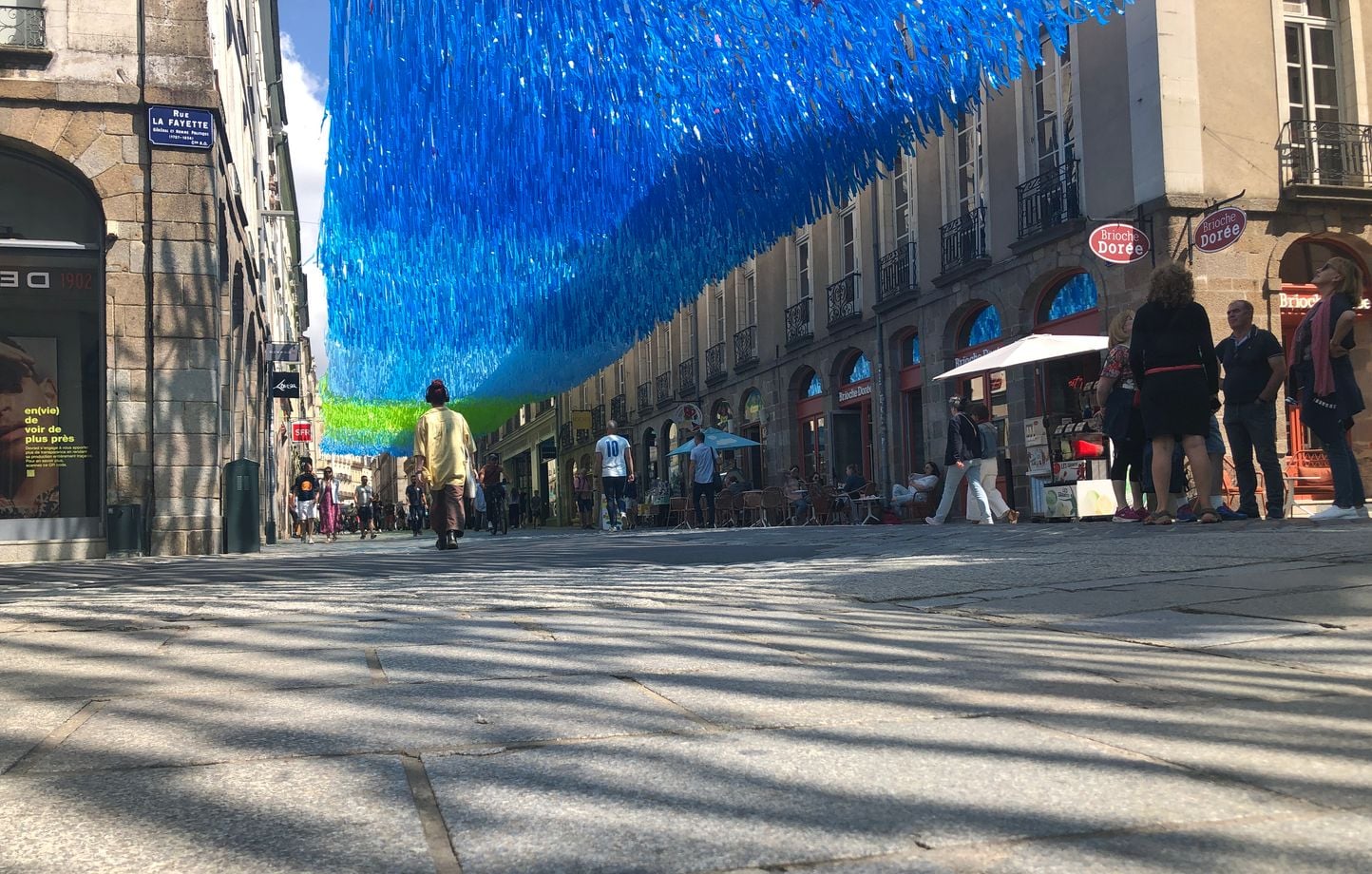 Canicule : A Rennes, le dispositif d'ombrage attendra encore un peu