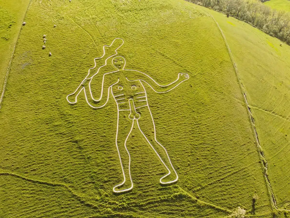 Pourquoi le Géant de Cerne Abbas a-t-il été créé ? Des chercheurs ont enfin  la réponse