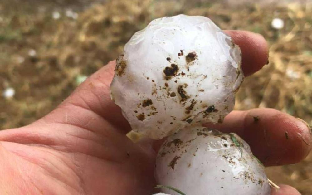VIDÉO. « Toutes les toitures ont des trous » : un violent orage de grêle  frappe le nord du Pays basque
