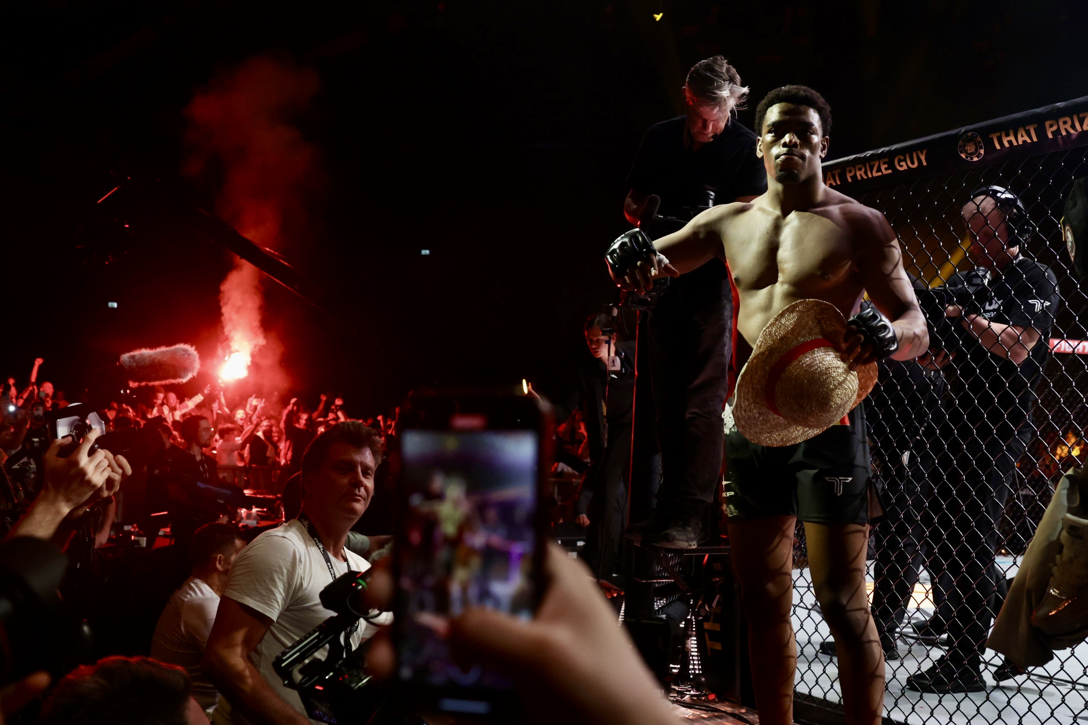 MMA : 20 secondes ont suffi au Belge Patrick Habirora, vainqueur de  l'Américain Benson Henderson lors du deuxième PFL Bruxelles - La DH/Les  Sports+