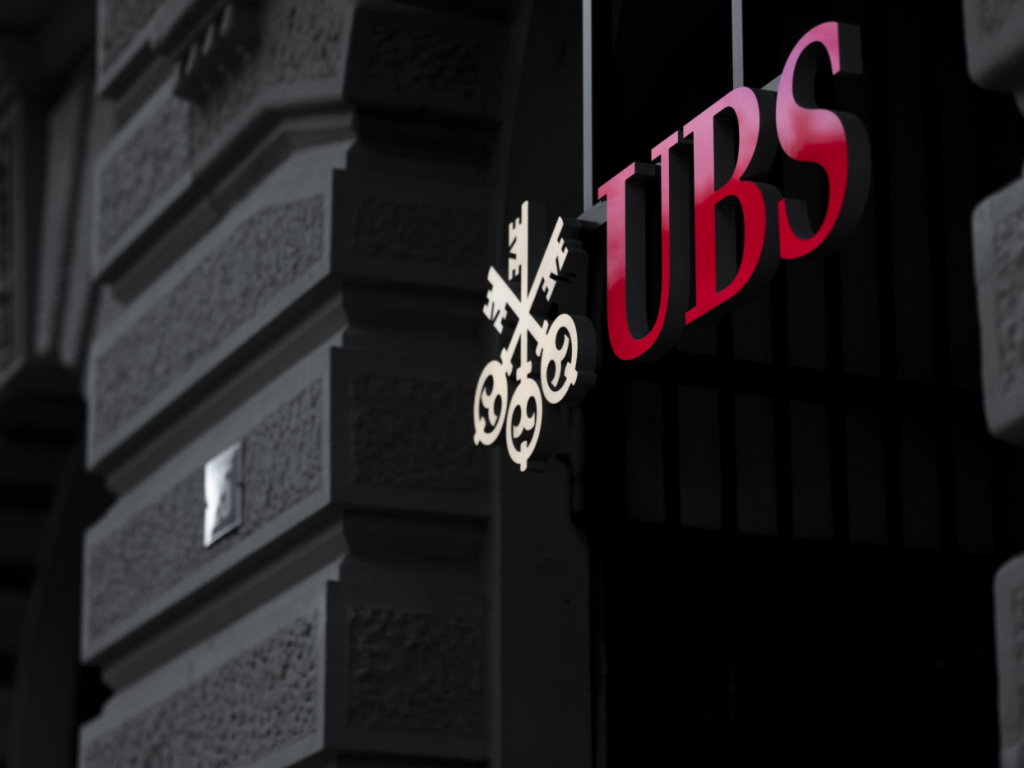 UBS épinglée pour son financement d'entreprises minières polluantes | LFM  la radio