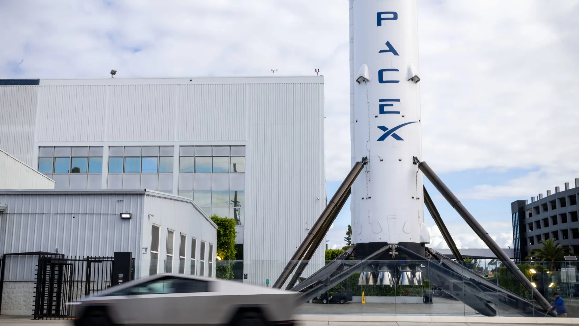Les rumeurs de fusion entre SpaceX et Tesla de Musk refont surface dans un  contexte de dépenses en infrastructures d'IA