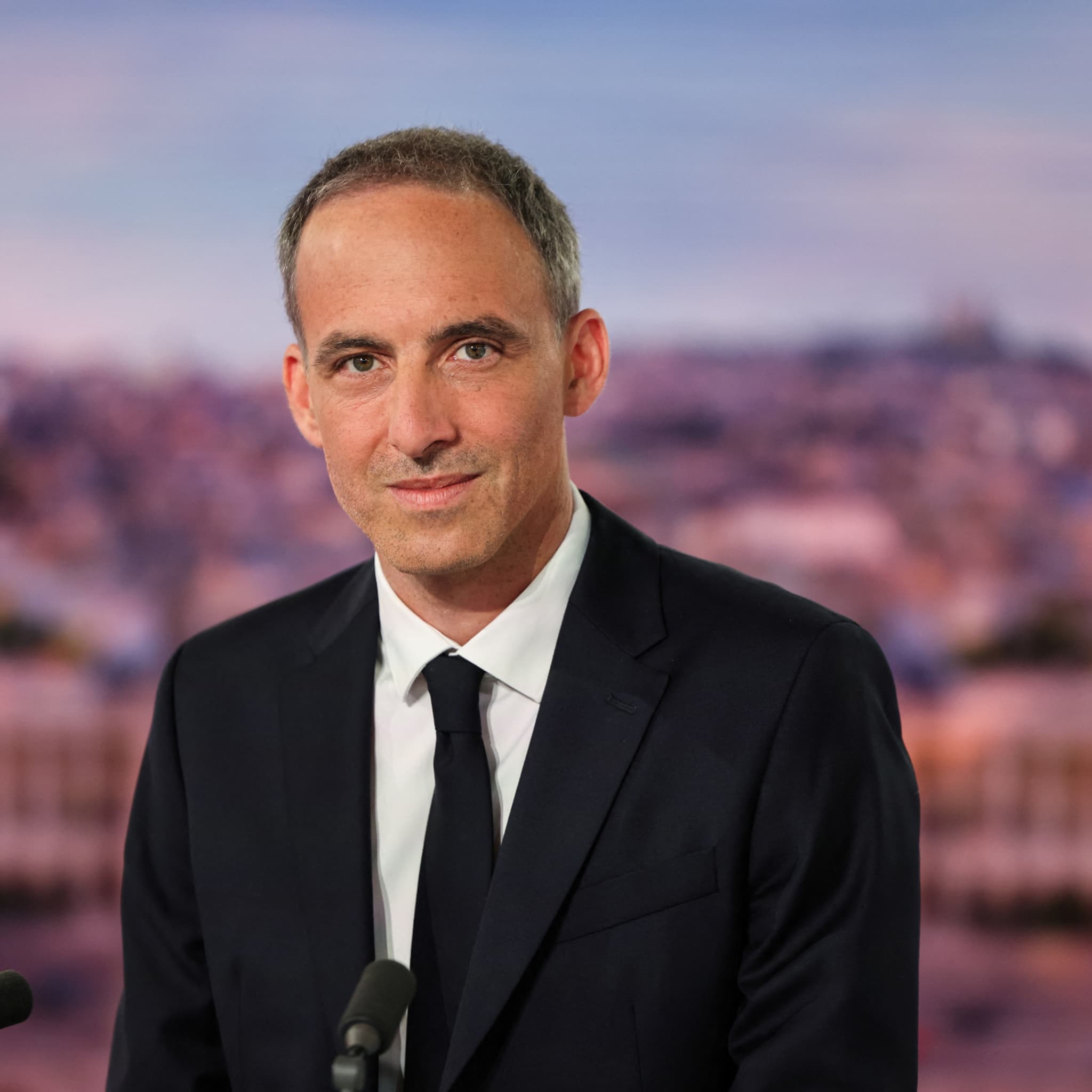 Présidentielle 2027: Raphaël Glucksmann va "sillonner le pays" durant  "trois mois" avant de décider s'il sera candidat