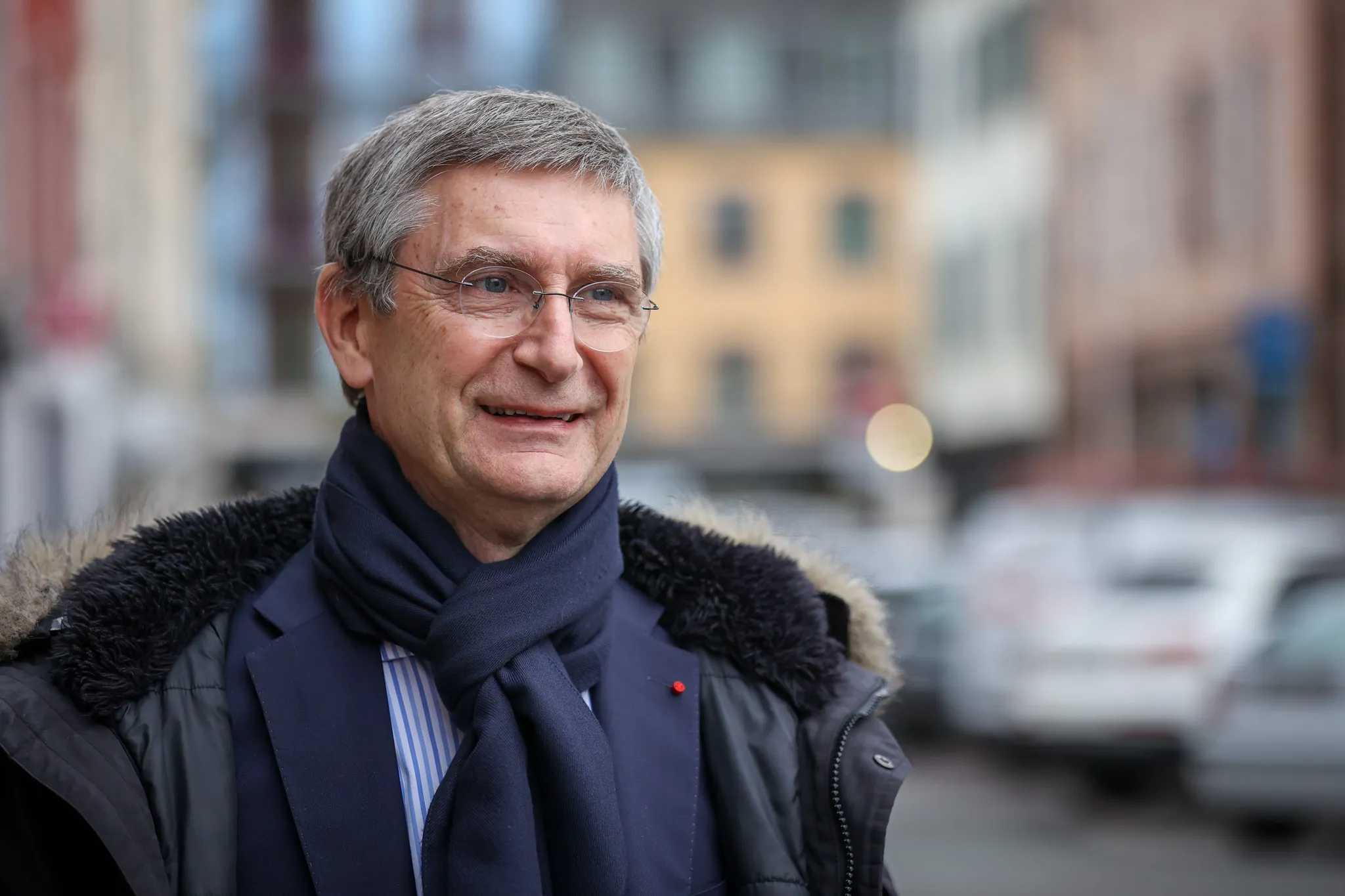 Frédéric Péchenard : "Vouloir lutter contre l'immigration et en même temps  régulariser, ça n'a aucun sens" | France Inter