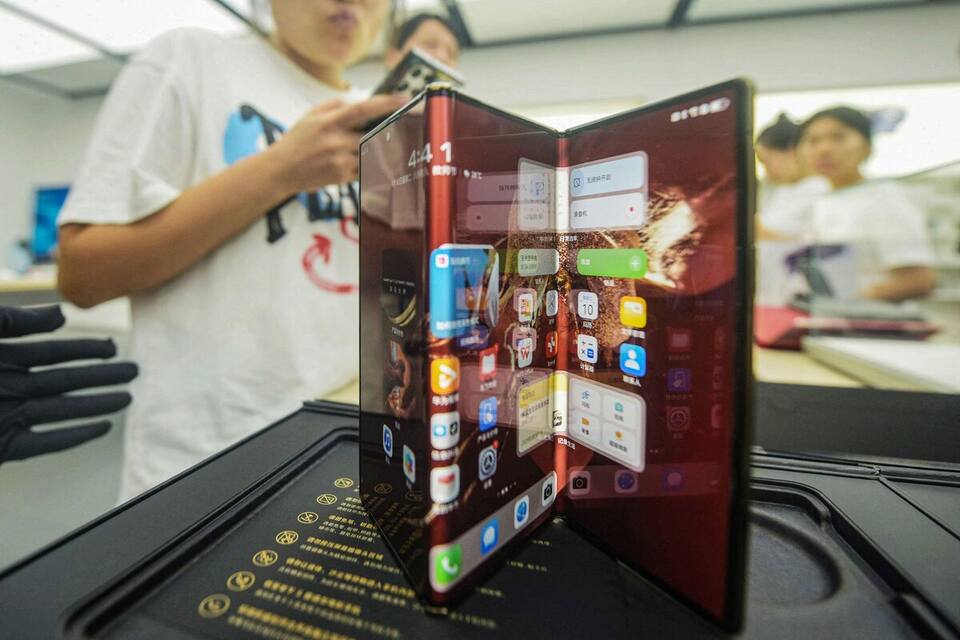 [À VOIR] Un premier téléphone pliable en trois dévoilé par Huawei | JDM