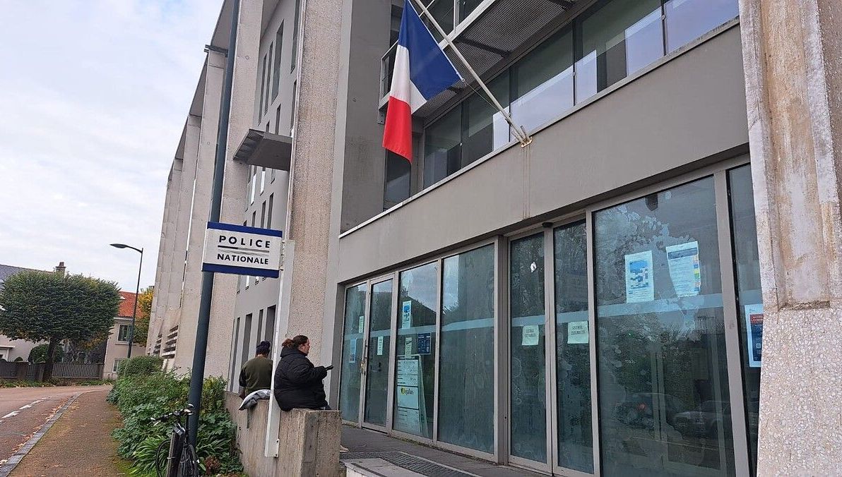 Un policier s'est donné la mort avec son arme de service au commissariat de  Nantes - ICI