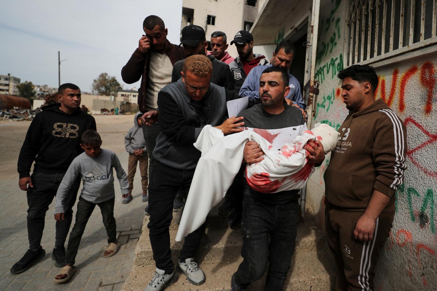 Dans la bande de Gaza, dix morts, dont un enfant, dans des bombardements  israéliens, selon la défense civile