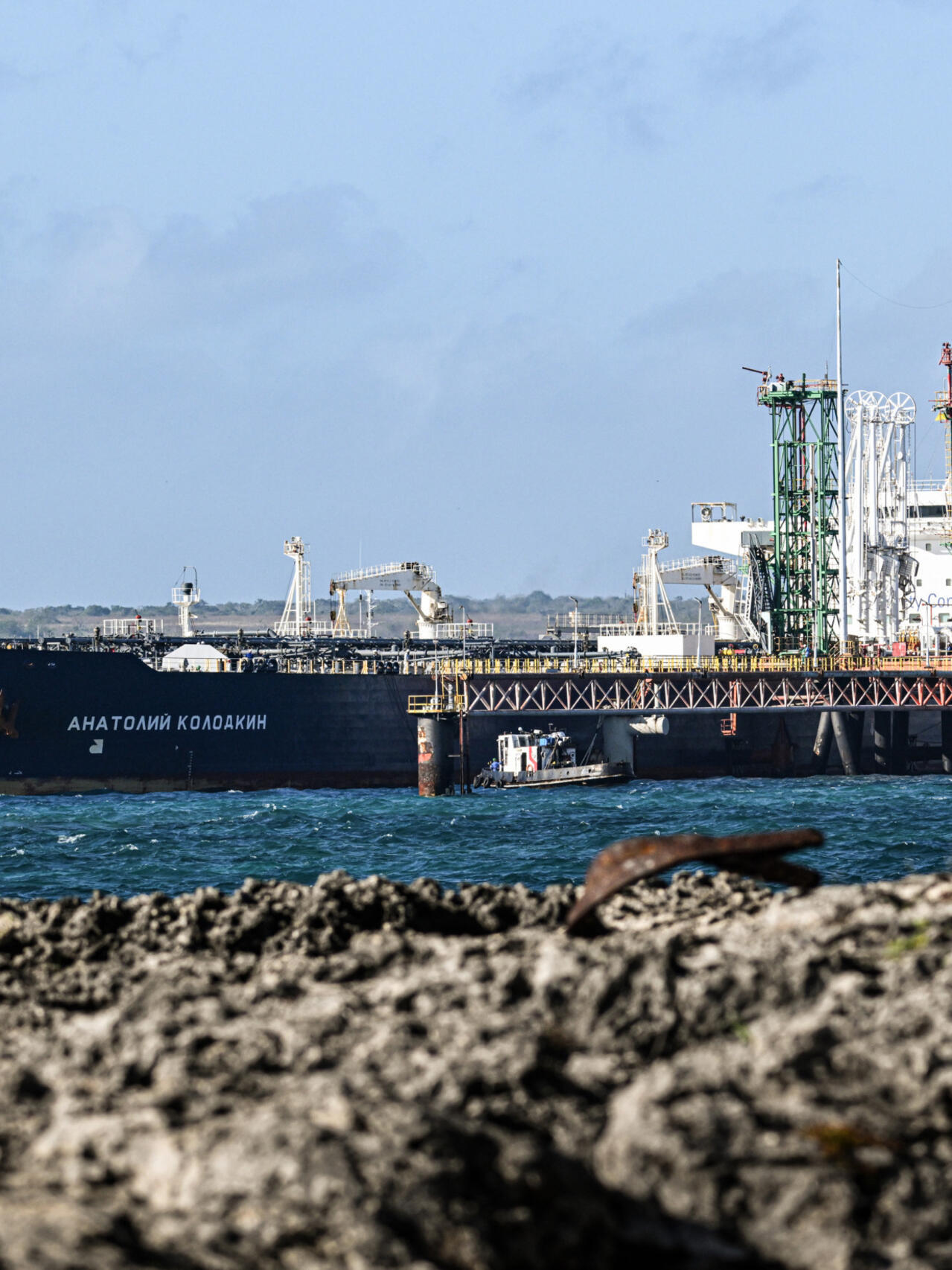 Arrivée à Cuba d'un pétrolier russe, bref répit face au blocus énergétique  américain