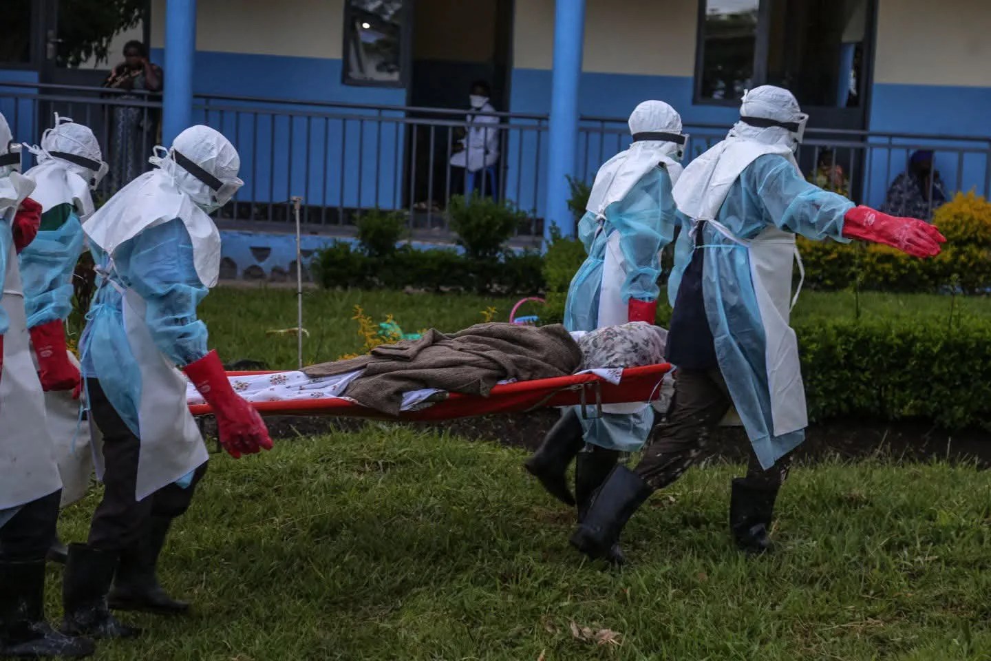 Ebola en RDC : les soignants tombent en première ligne | FNTV