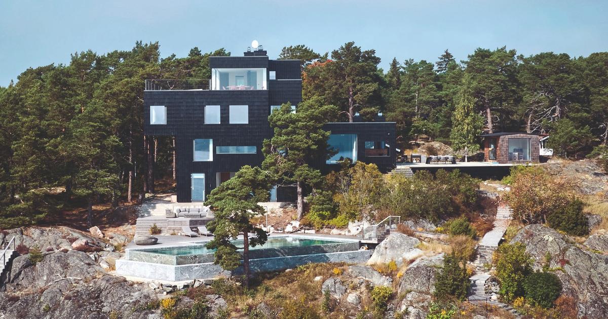 Perchée sur une falaise en Suède, cette étonnante villa cubiste recouverte  de céramique