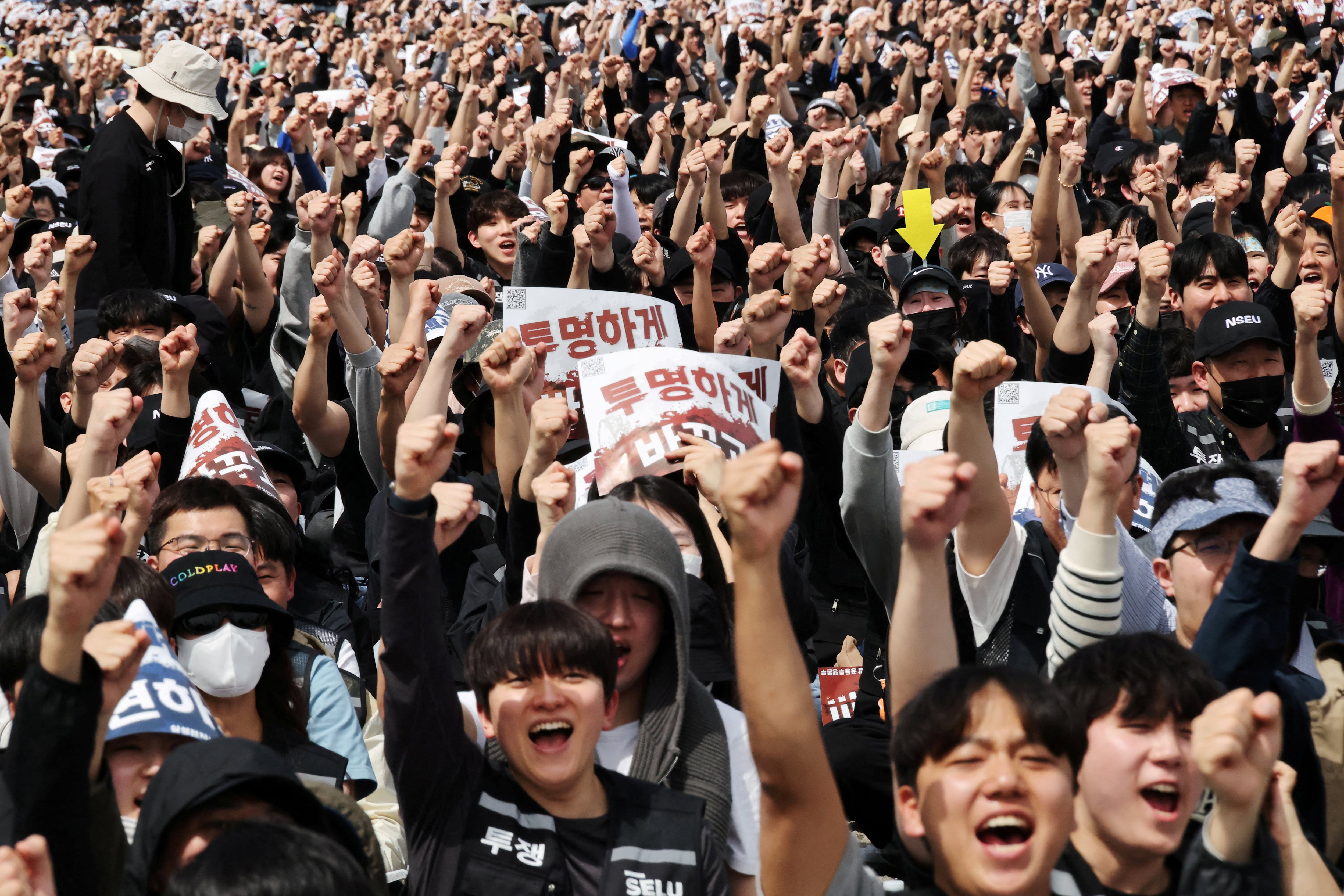 Corée du Sud : les employés de Samsung en lien avec l'IA empocheront une  prime de 290 000 euros – Libération