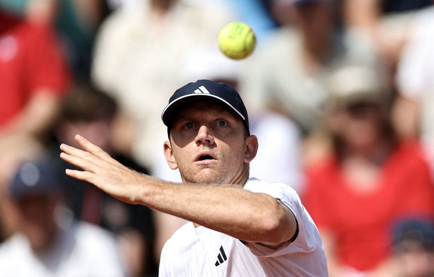 Roland-Garros 2026 : Eliminé, abandonné et bloqué sur les réseaux par son  propre coach, Fokina n'en revient pas