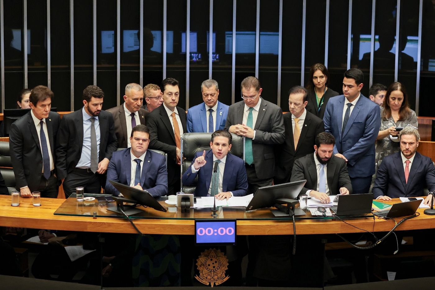 Brésil : les députés votent une loi pour réduire fortement la peine de  Bolsonaro