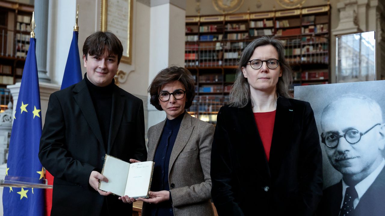 La réparation d'une blessure subie il y a 80 ans" : un livre spolié par les  nazis à Marc Bloch restitué à sa famille | TF1 Info
