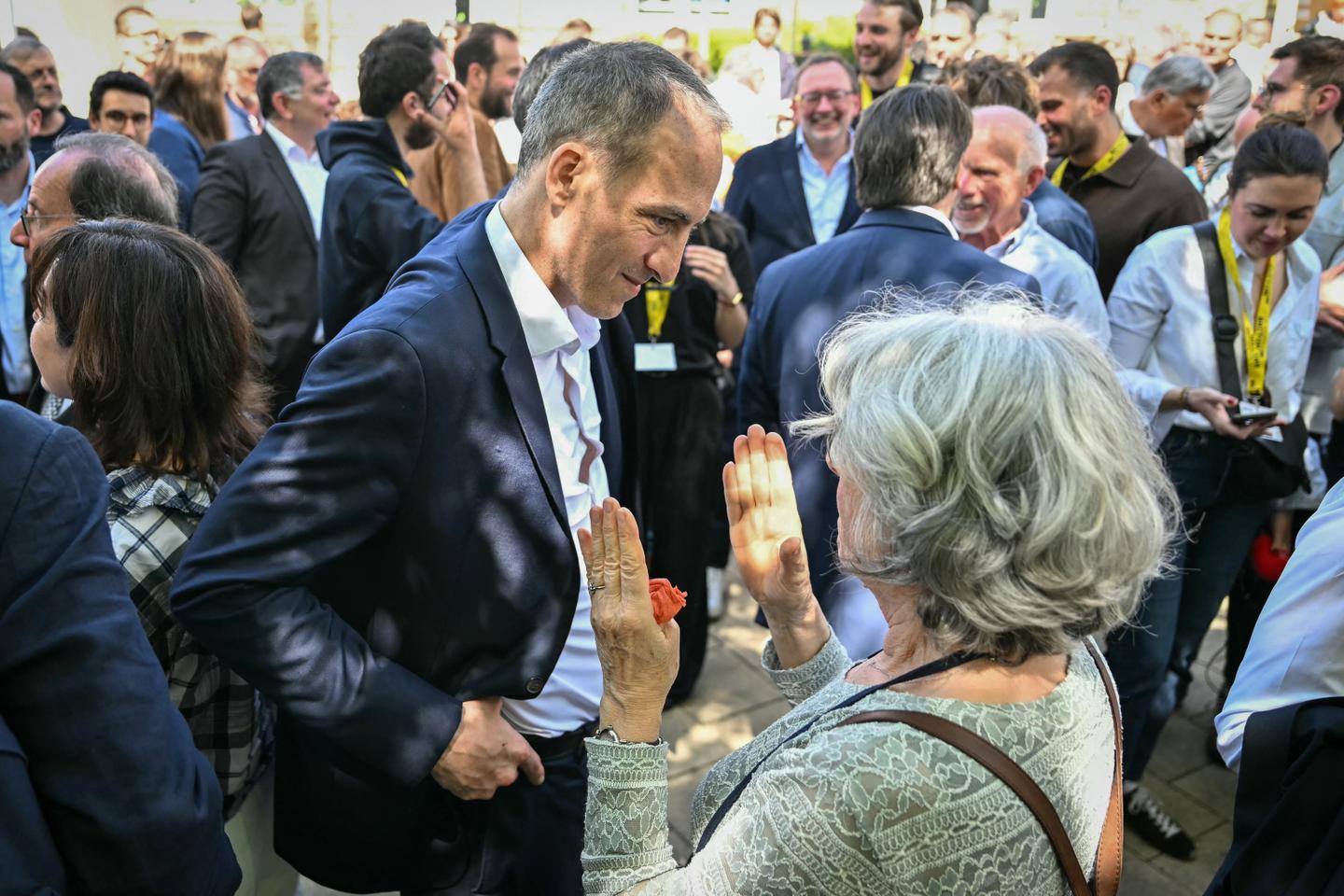 Raphaël Glucksmann teste ses chances pour la présidentielle de 2027 avec un  livre et un premier grand meeting électoral