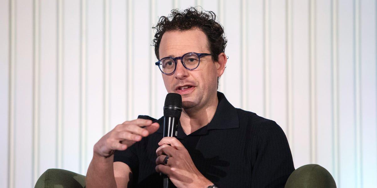 Anthropic a atteint une valorisation d'un trillion de dollars sur les  marchés secondaires, dépassant OpenAI. : r/technology