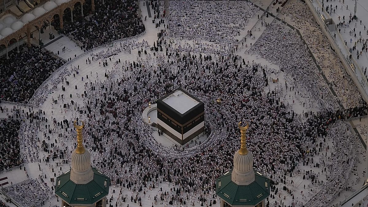 Plus de 1,5 million de pèlerins musulmans entament le hadj à La Mecque dans  une chaleur étouffante | Euronews