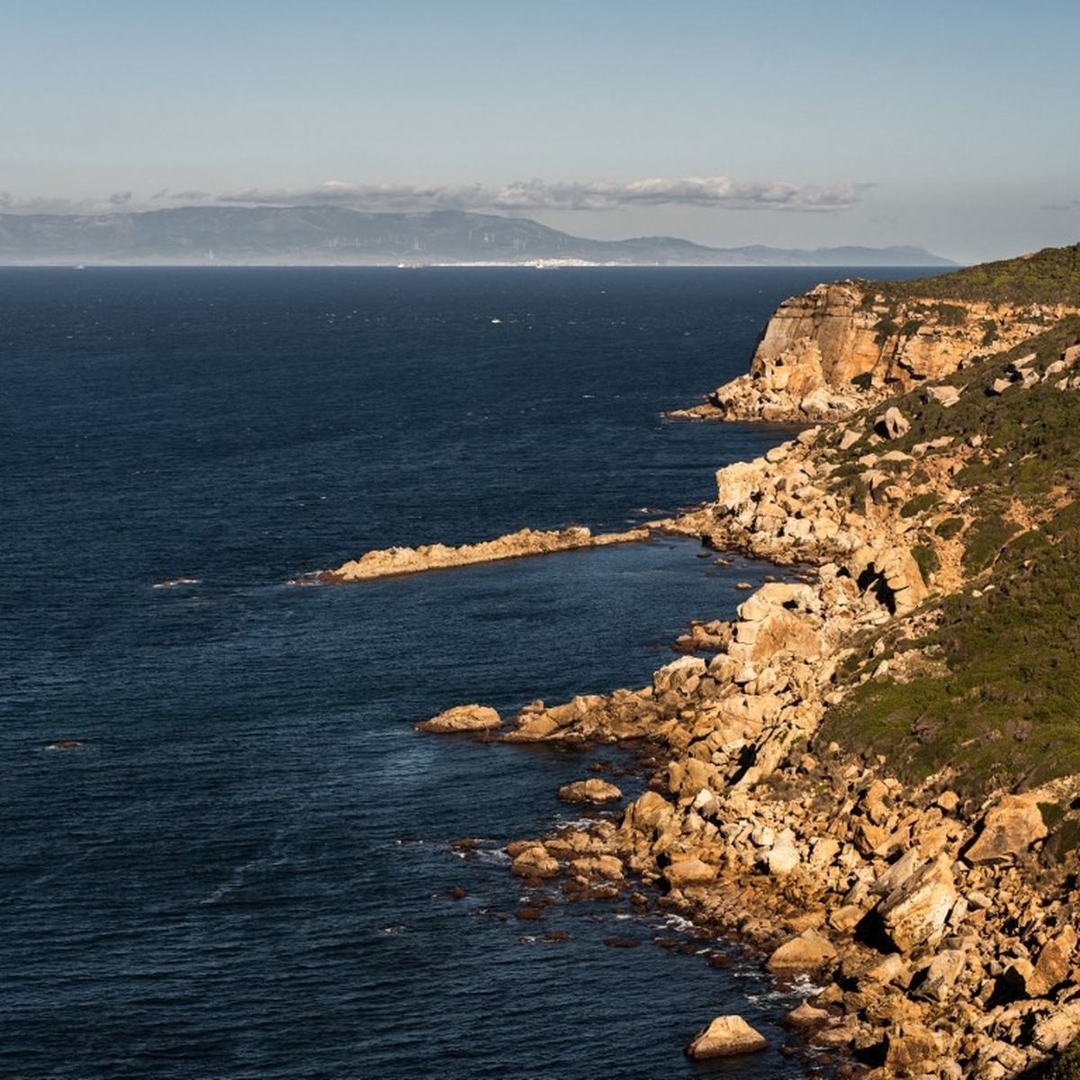 Les deux Français disparus en mer au Maroc retrouvés "sains et saufs" par  un navire de commerce – franceinfo