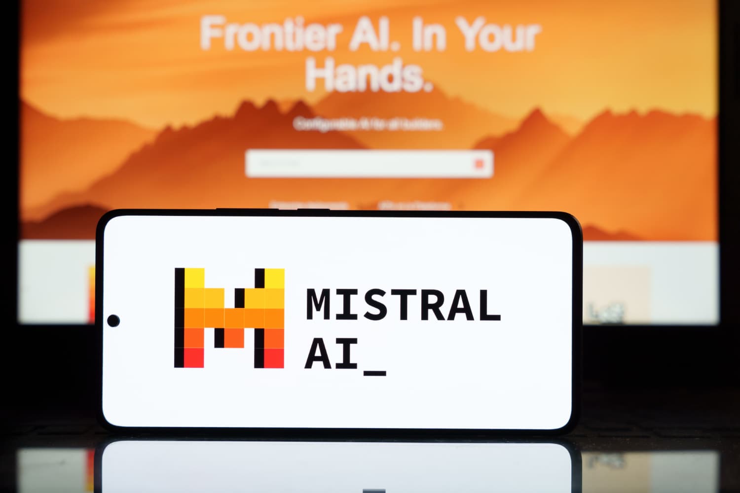 Mistral AI veut aussi produire ses propres puces | Brief IA