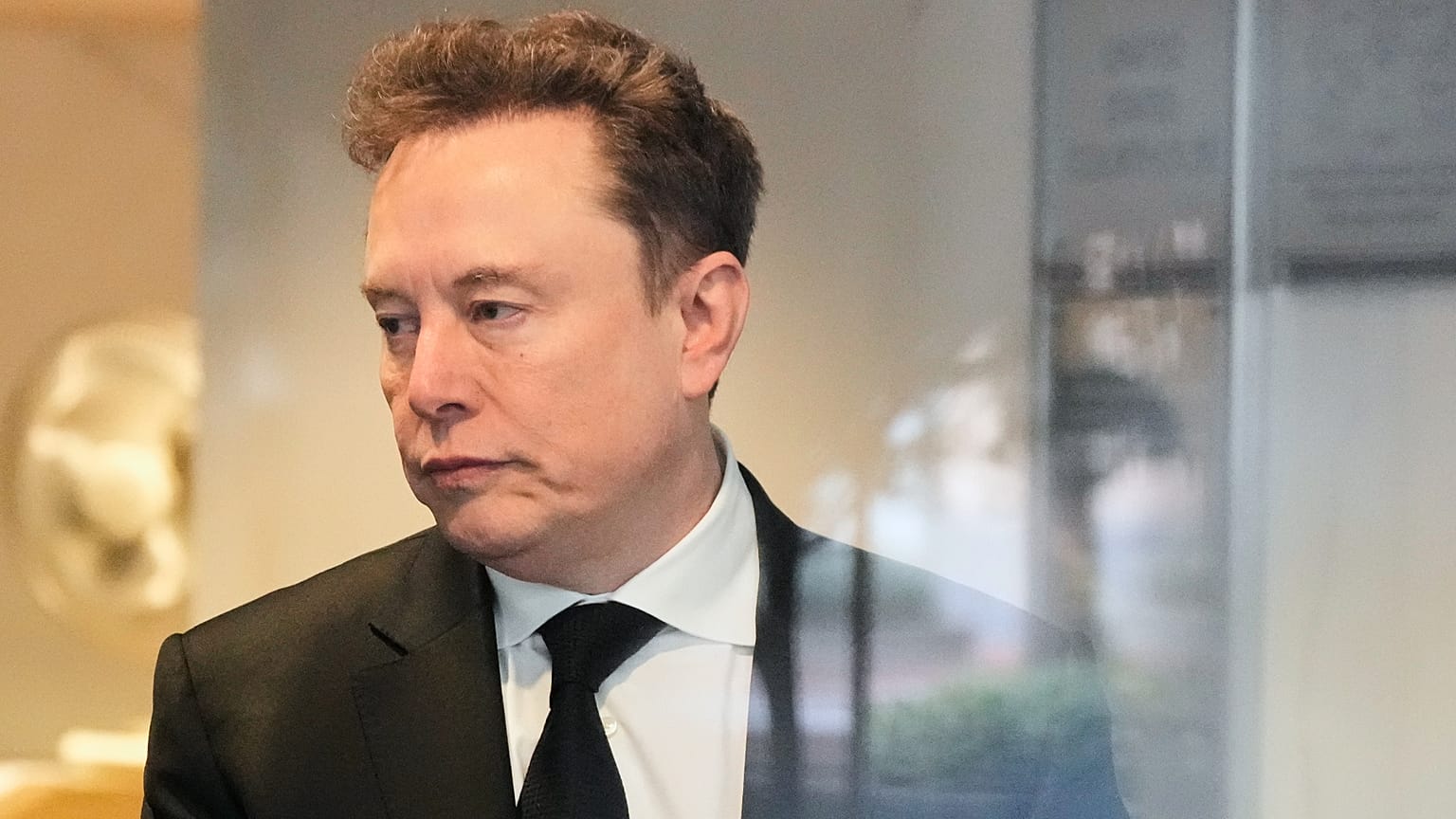 Elon Musk visé en France par une enquête sur les deepfakes IA de X |  Euronews