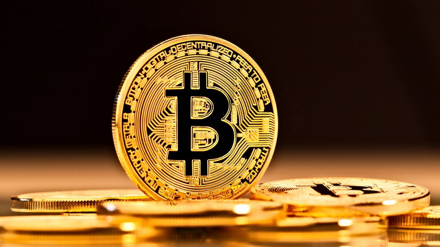 Le bitcoin dépasse les 100 000 dollars, le grand rallye déclenché par la  victoire de Trump se poursuit | Euronews