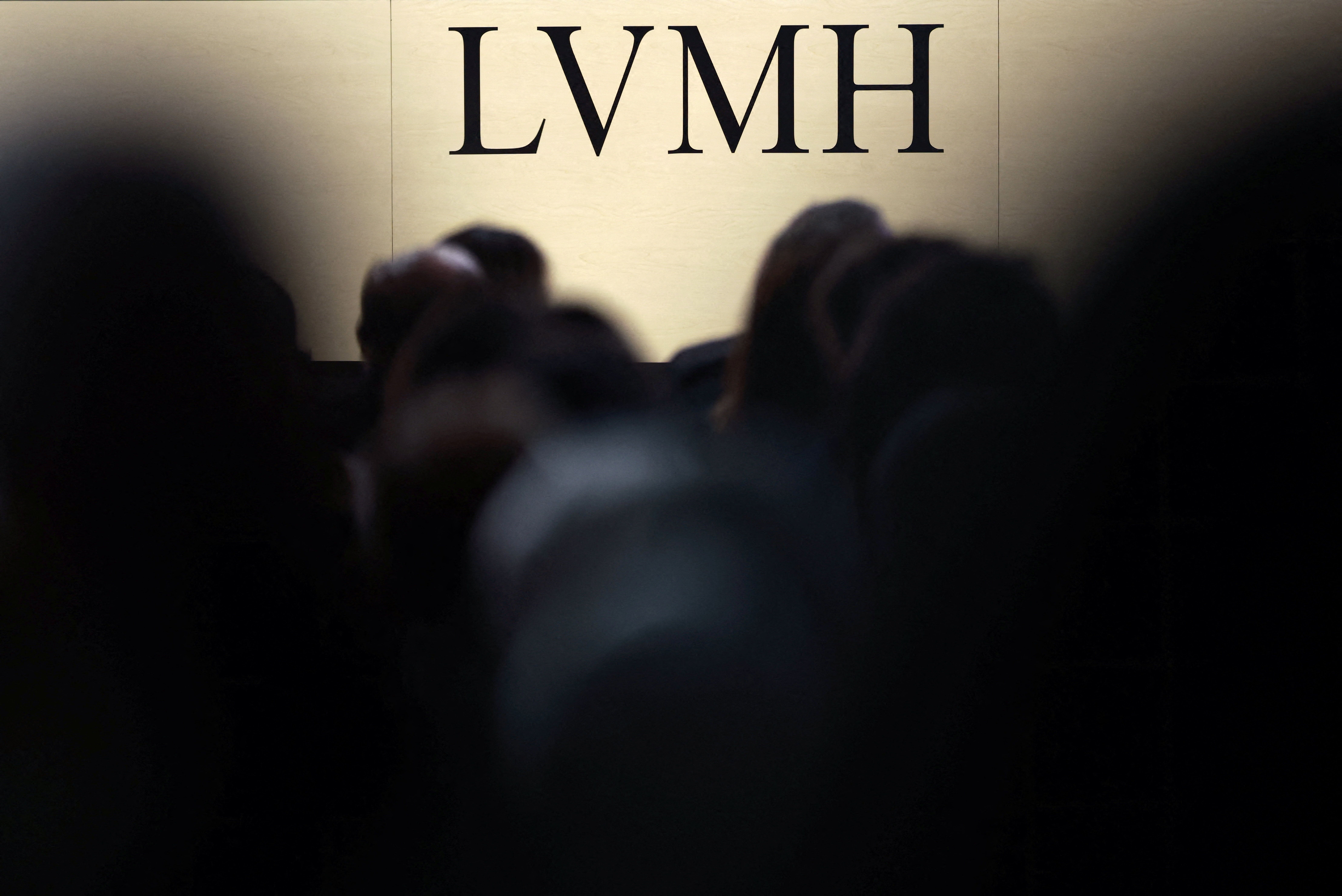 Le parquet de Paris enquête sur un avocat suisse pour détournement d'actions  Hermès au profit de LVMH | Zonebourse