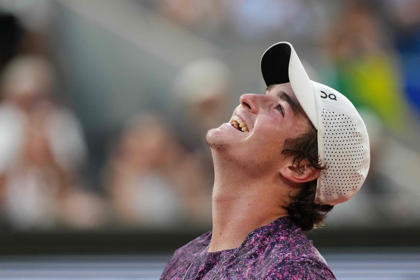 Roland-Garros : Novak Djokovic éliminé, renversé en cinq sets par le  prodige brésilien Joao Fonseca – Libération