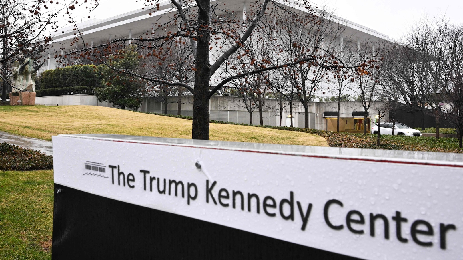 Revers judiciaire pour Donald Trump : il renonce à contrôler le Kennedy  Center - La Libre
