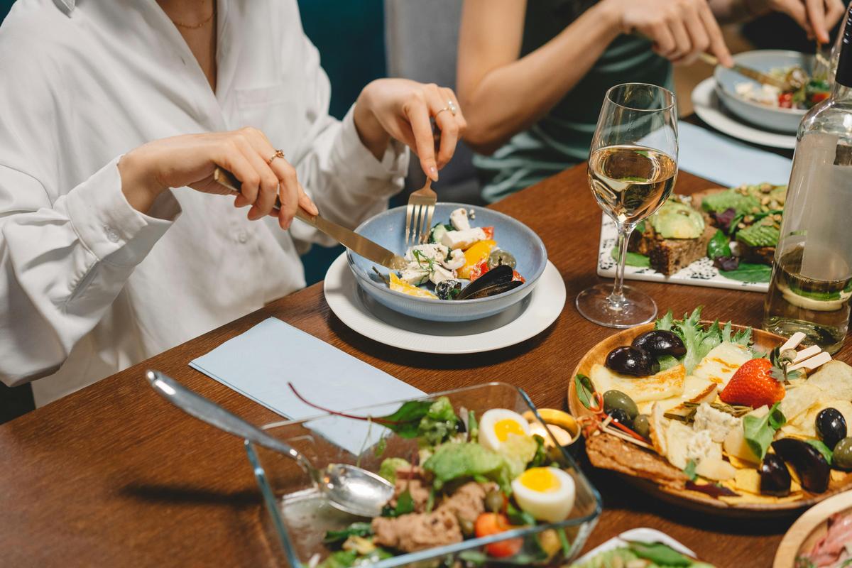 Vague de chaleur : a-t-on réellement moins faim quand il fait chaud ?