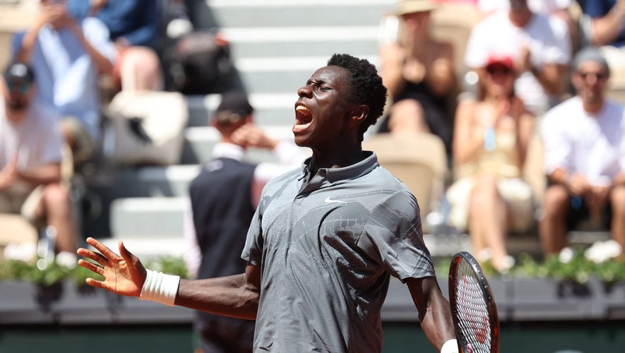 Héroïque, le tennisman de 17 ans Moïse Kouame se qualifie au troisième tour  de Roland-Garros après un combat de 4 h 56 - midilibre.fr