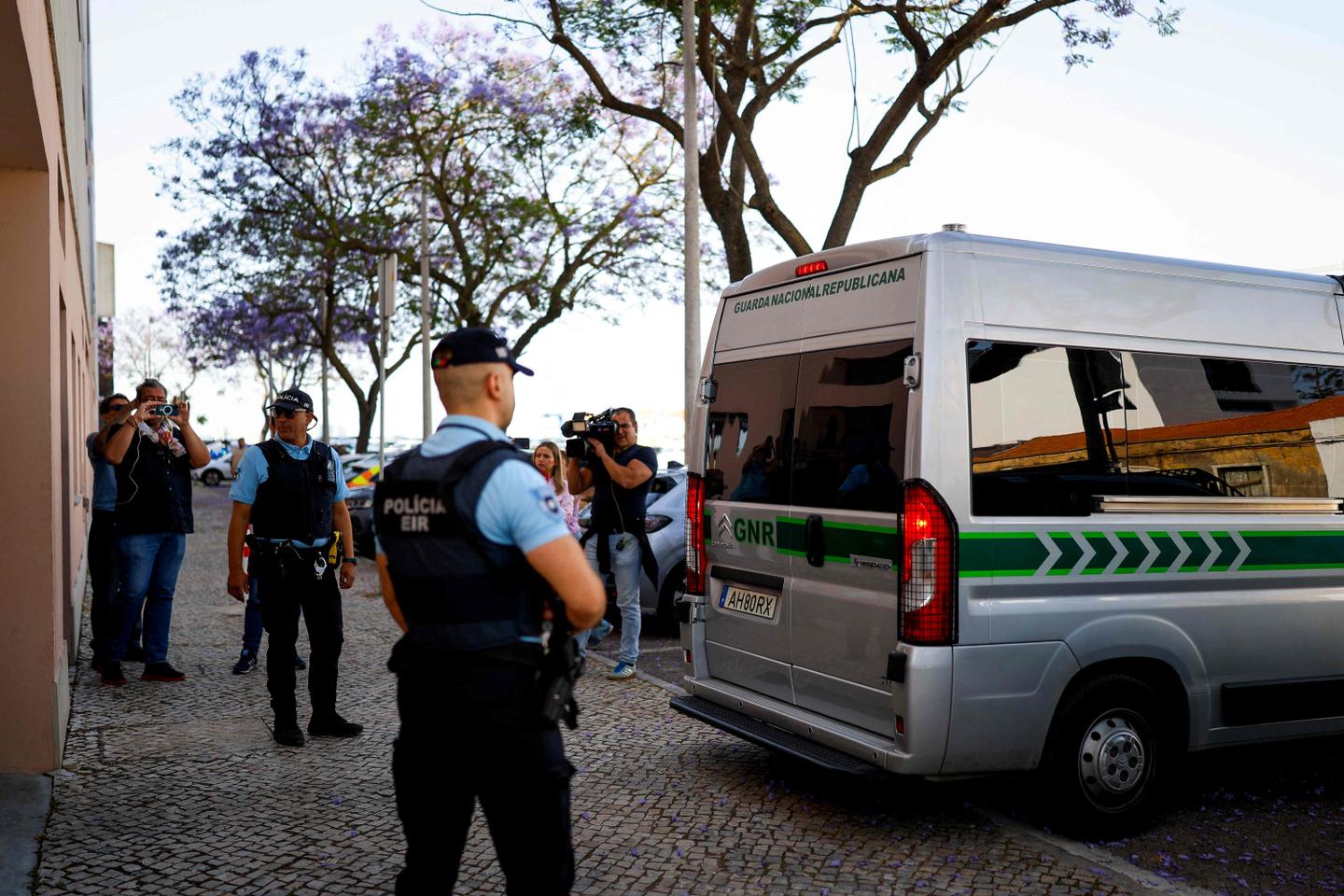 Enfants français abandonnés au Portugal : la mère et son compagnon placés  en détention provisoire, l'homme accusé de « coups et blessures aggravés »
