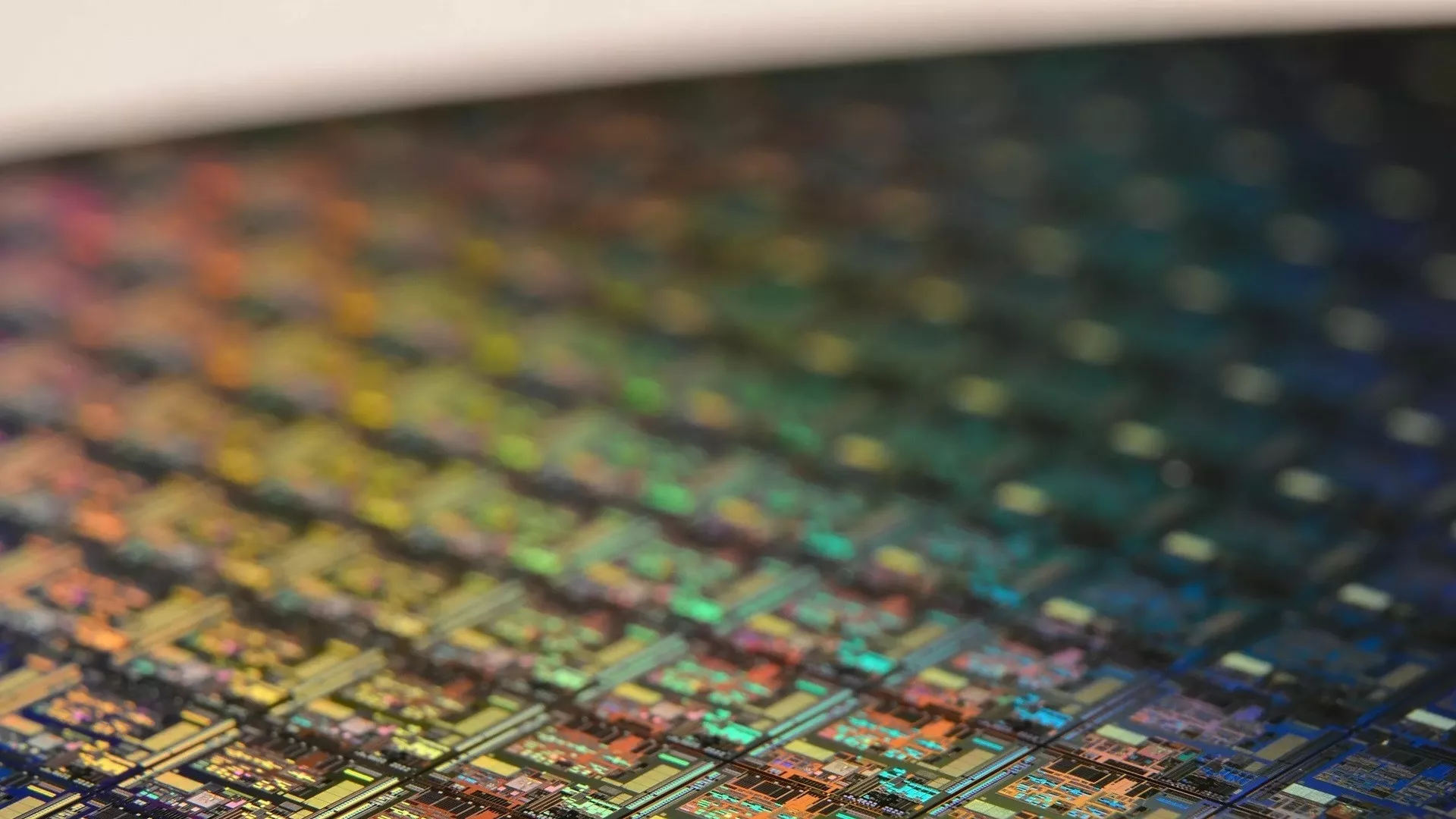 Semi-conducteurs : l'Europe prépare un CHIPS Act 2.0 quand les USA  l'abandonnent