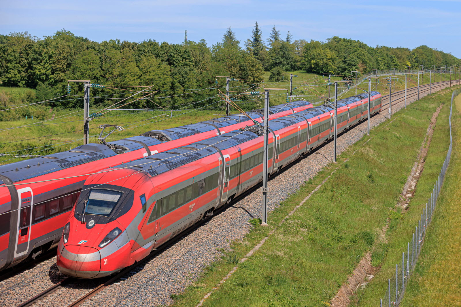Transports. « Le train n'avançait plus » : deux Paris-Lyon coincés plus de  12 heures en rase campagne