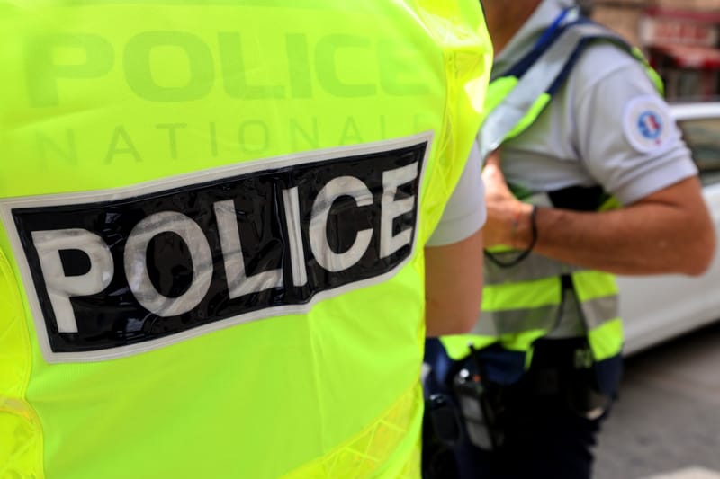 Un policier tue un homme qui le menaçait avec des couteaux à Bobigny