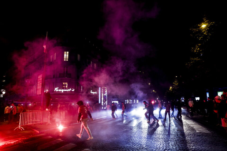 Incompréhensible": après la liesse de la victoire du PSG face à Arsenal, le  chaos à Paris, des blessés graves