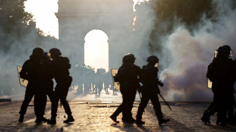EN DIRECT - Paris : des incidents en marge des scènes de liesse dans la  capitale, 79 interpellations | TF1 Info