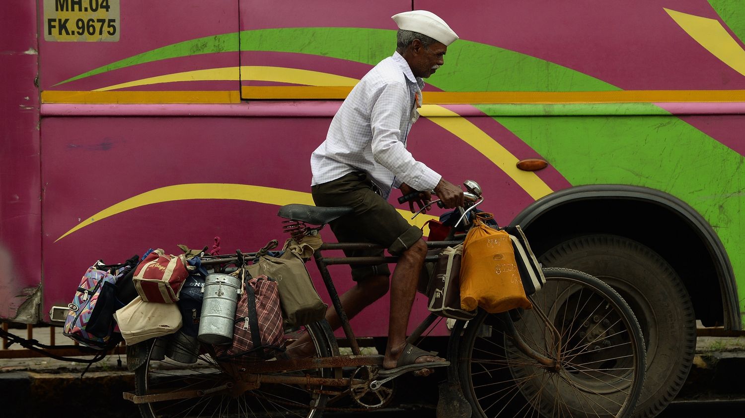 À Bombay, le Covid-19 a mis la plupart des livreurs de repas au chômage –  franceinfo