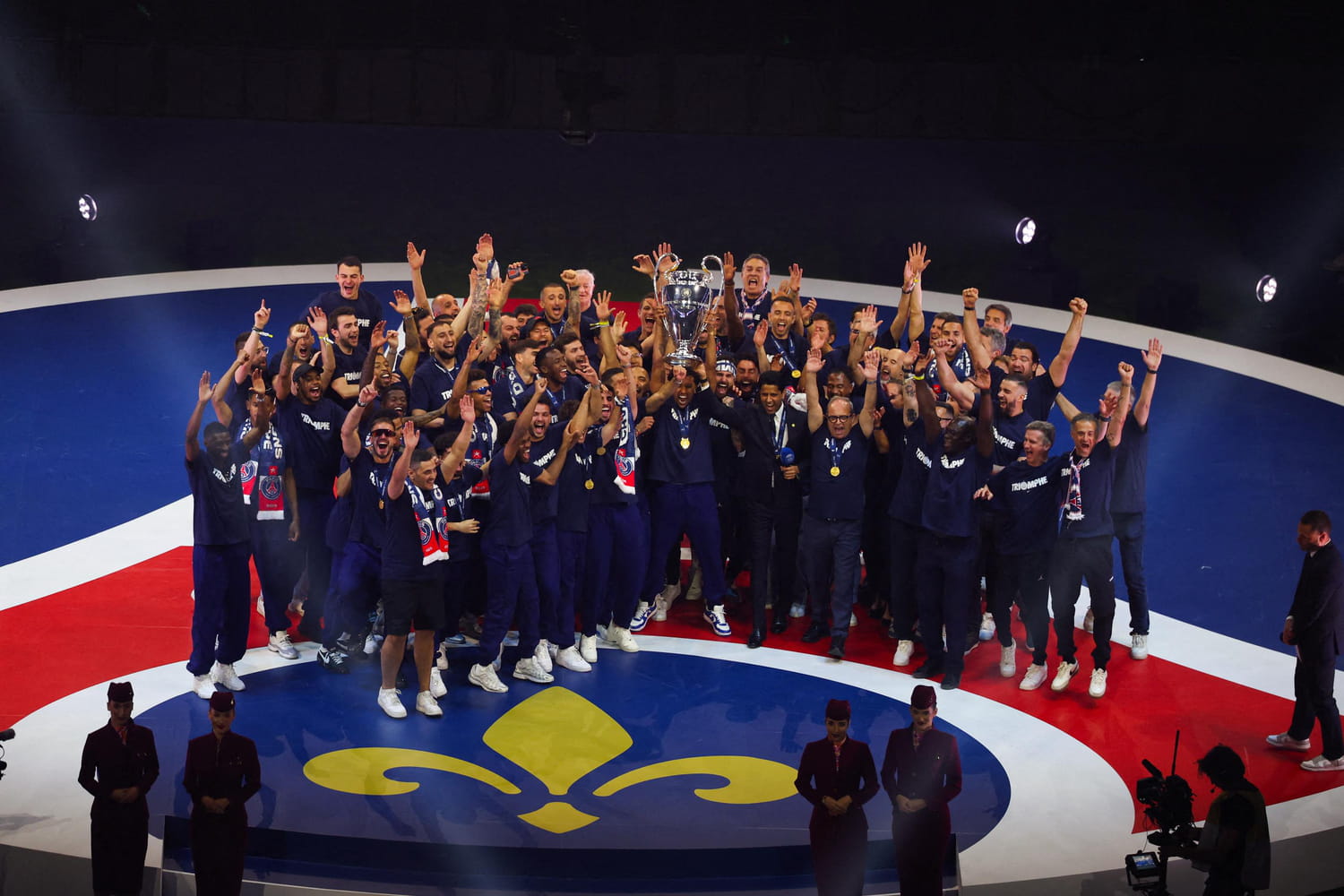 Parade du PSG : une journée idyllique avec un final grandiose au Parc des  Princes, les meilleures