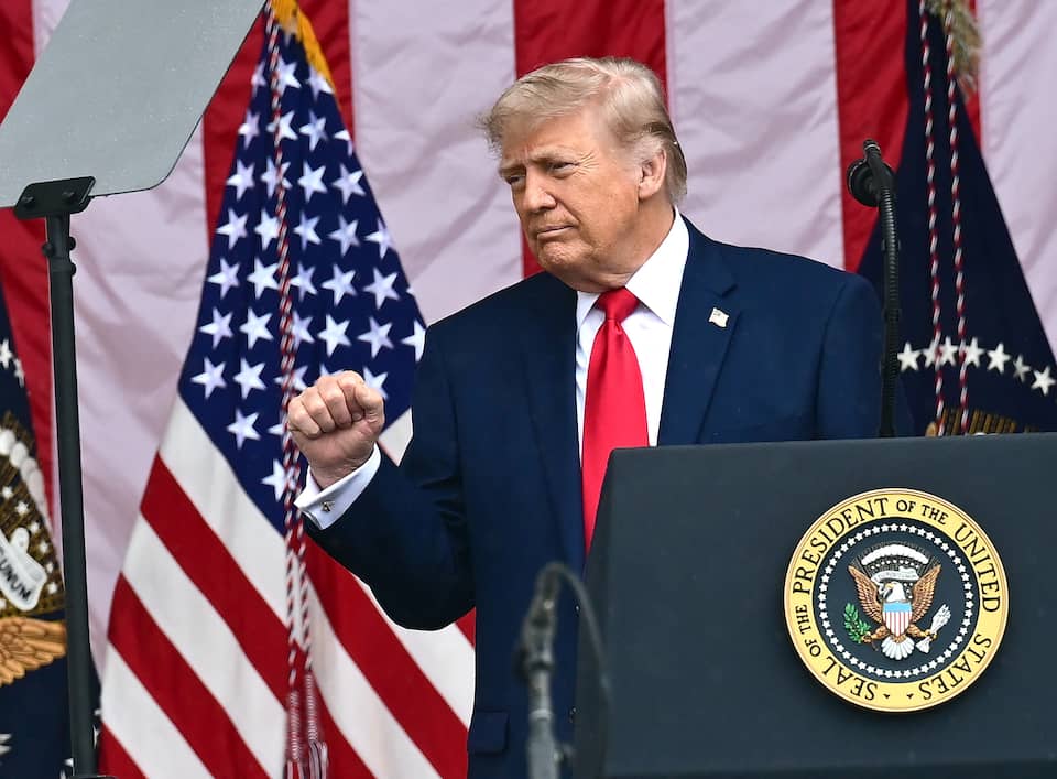 250e des États-Unis: face aux défections d'artistes, Trump propose de  prendre toute la place et se compare à un Elvis Presley «sans guitare» | JDM
