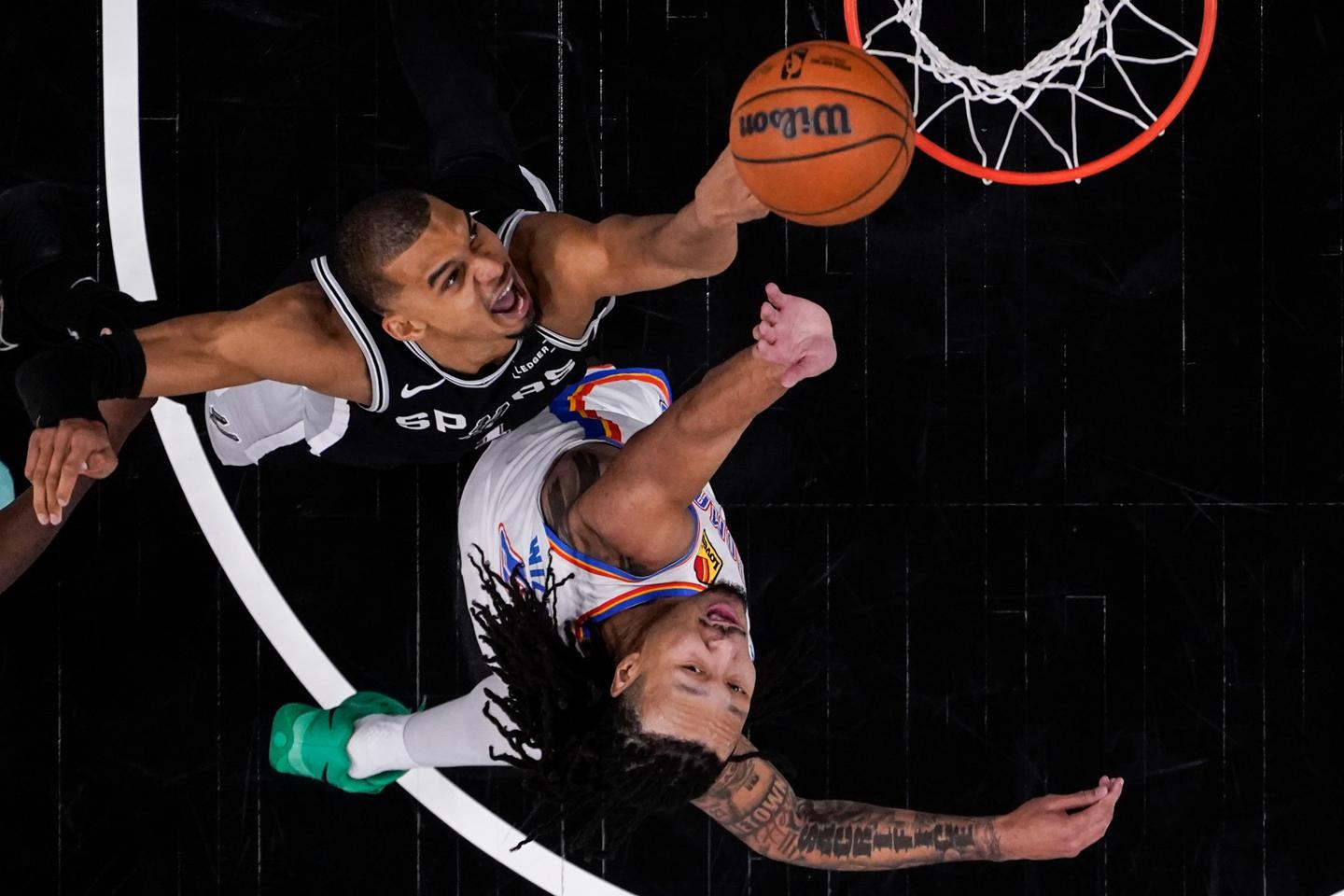 Wembanyama et les Spurs, brillants, poussent le Thunder à un septième match  décisif en finale de Conférence NBA