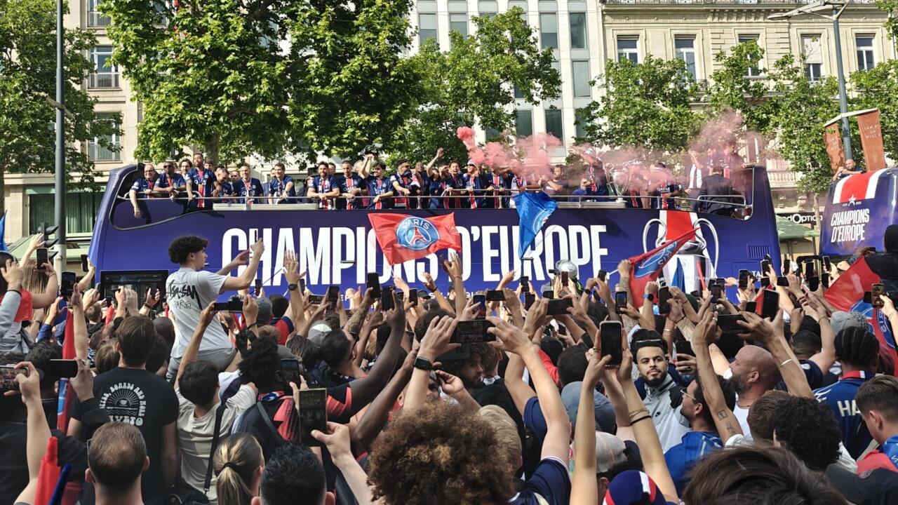 Parade du PSG aux Champs-Élysées : "C'est un truc de malade !" - France 24