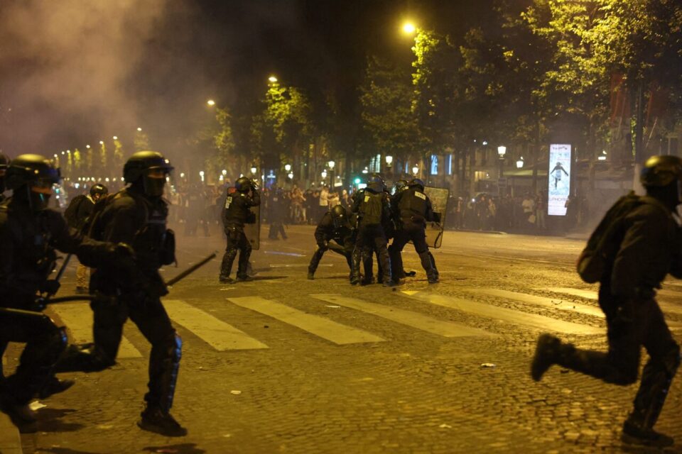Violences après la victoire du PSG : devant le tribunal de Paris, la  "honte" et le "regret" des supporters