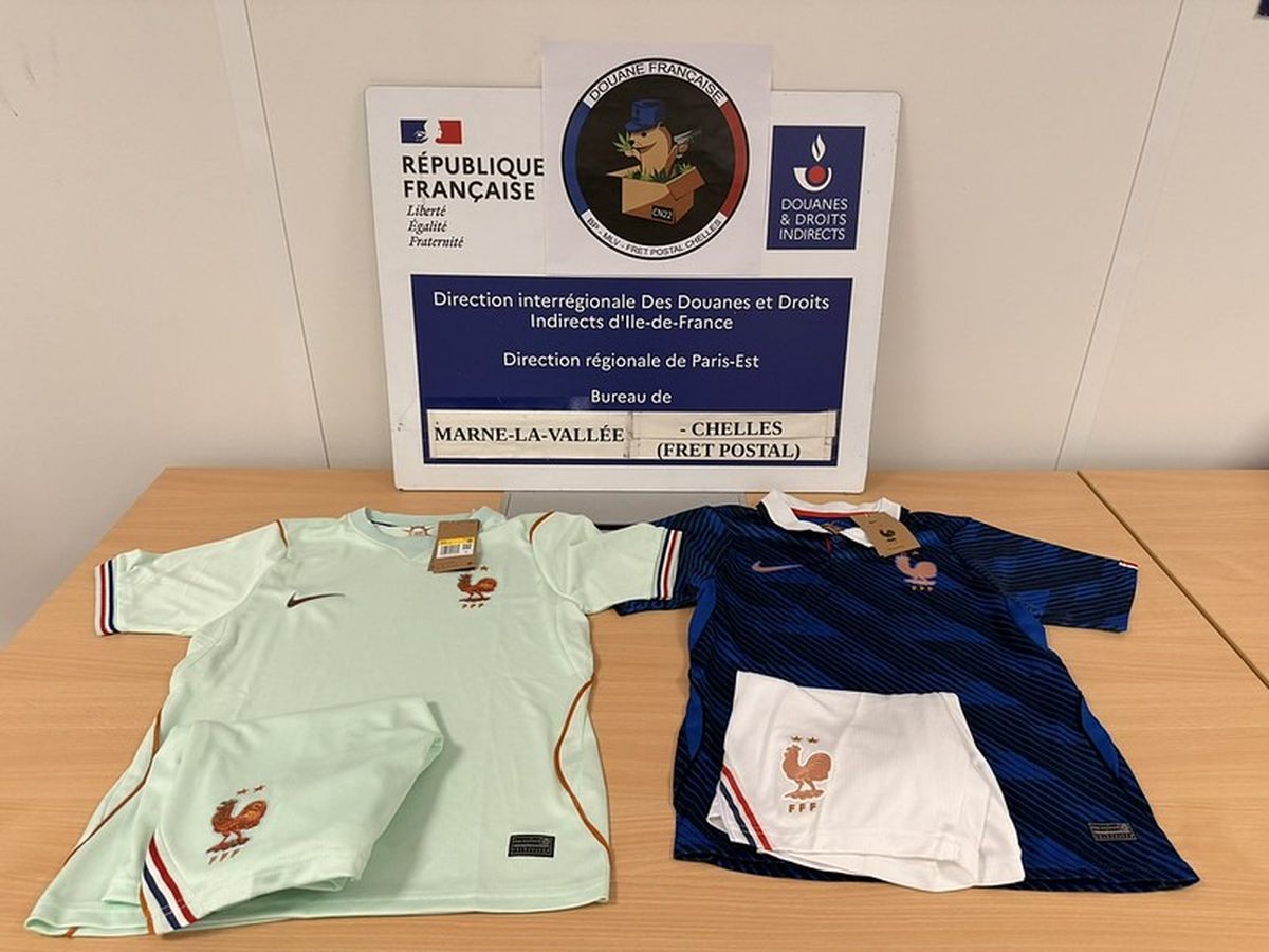 Coupe du monde 2026 : 2 300 maillots contrefaits saisis par les douanes en  Seine-et-Marne – franceinfo