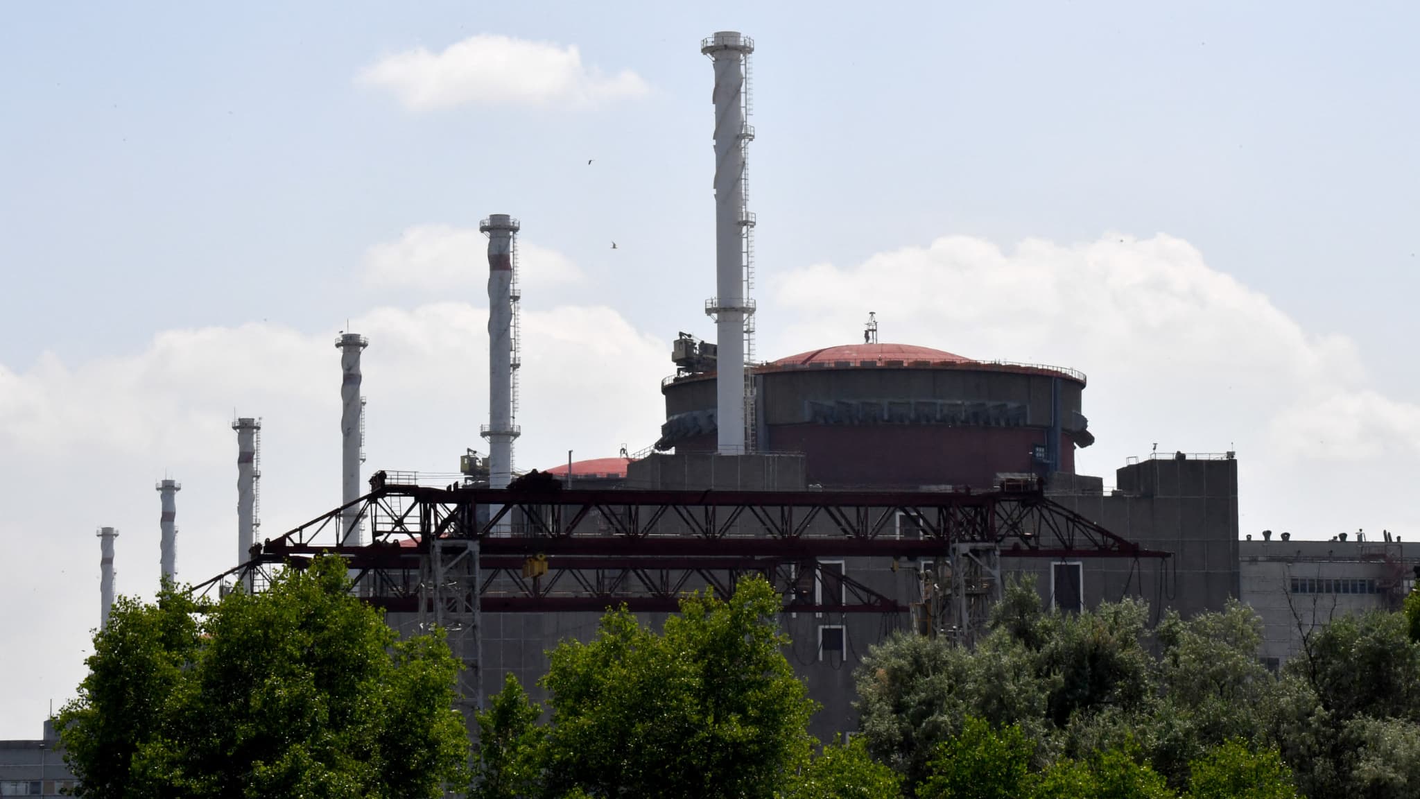 Ukraine: un drone frappe la centrale nucléaire de Zaporijia contrôlée par  Moscou