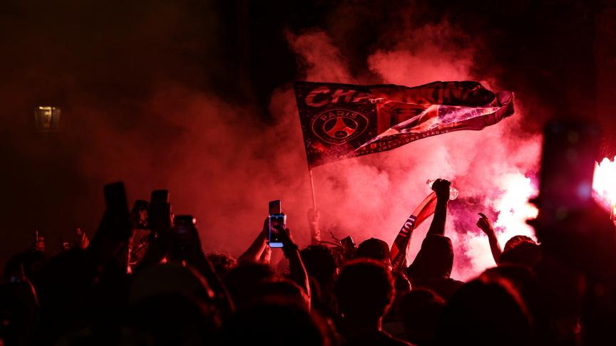 780 personnes interpellées et 7 policiers blessés, le sacre du PSG en Ligue  des champions vire au chaos en France (vidéo) - Le Soir