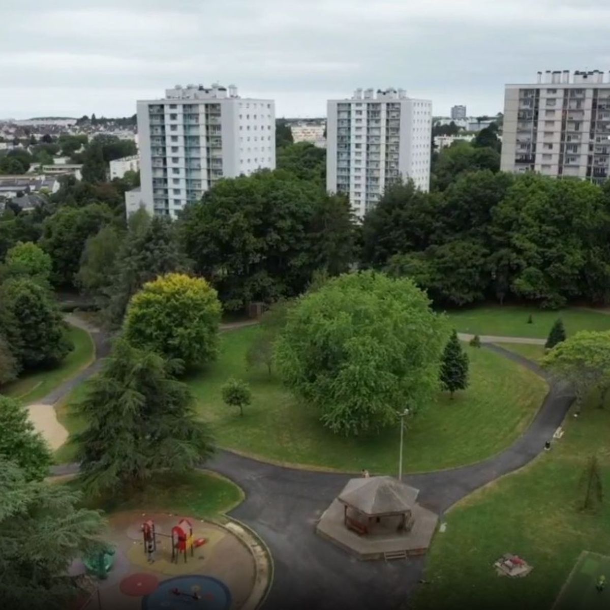 Une enquête ouverte après la chute mortelle d'un enfant de 10 ans depuis le quatrième  étage d'un immeuble à Lorient