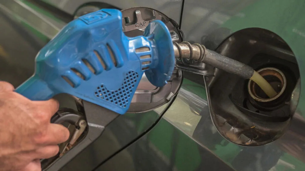 Guerre au Moyen-Orient: le Brésil tente de contenir la hausse des prix des  carburants - Yahoo Actualités France