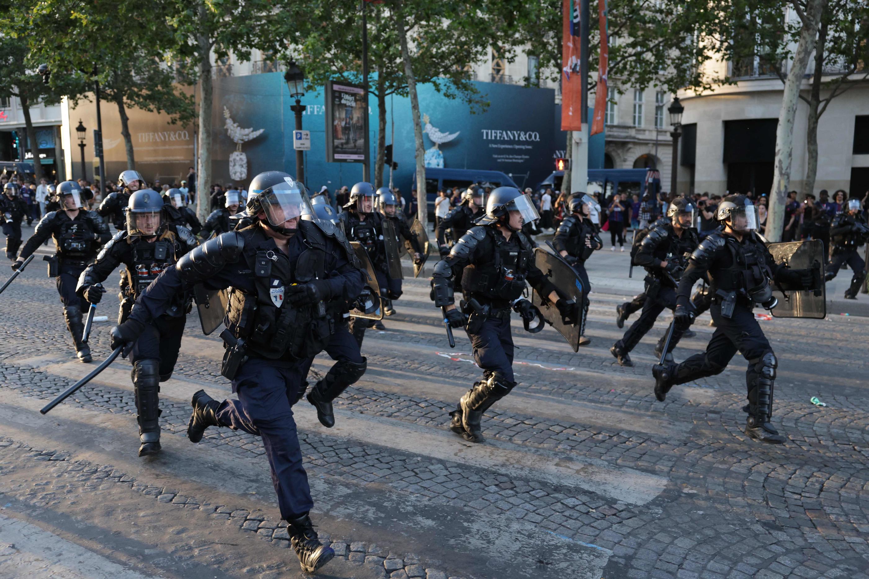 Nuit du sacre du PSG : plus de 890 interpellations en France, en hausse de  45 % par rapport à l'an dernier, annonce Laurent Nuñez - Le Parisien